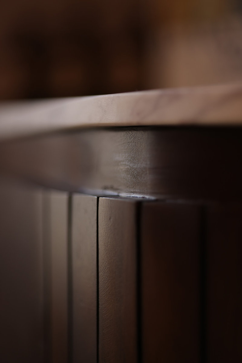 Détail du bois et des finitions du mobilier