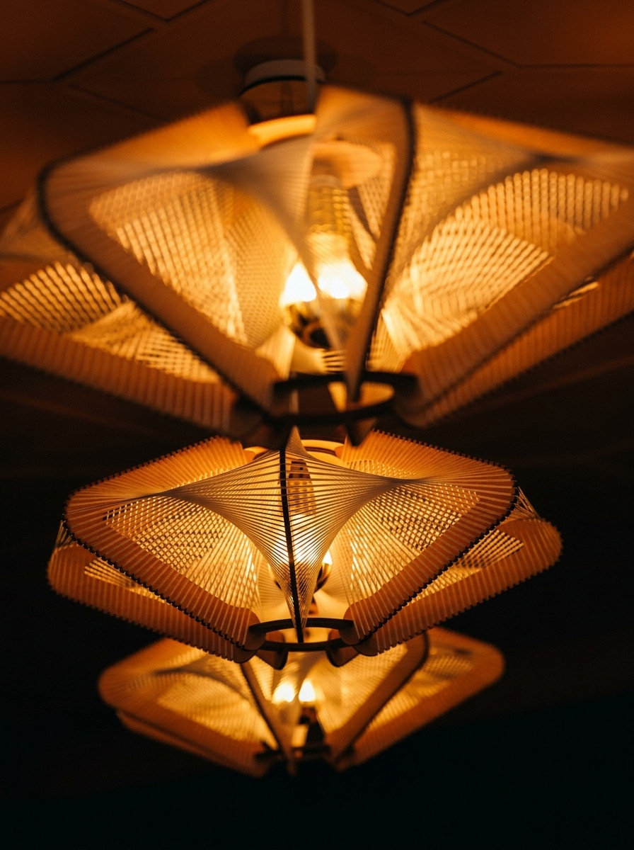 Détail des suspensions lumineuses du salon